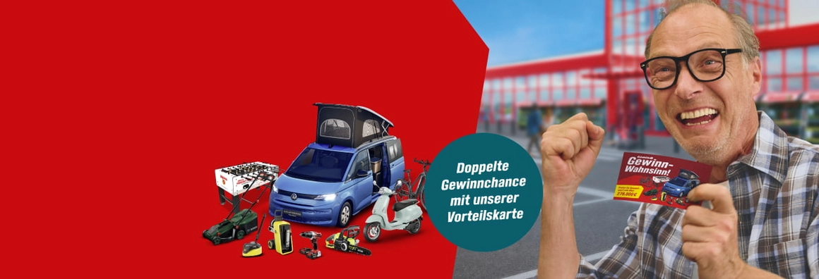 Ein Mensch jubelt über ein Gewinnspiel mit vielen Preisen wie einem Auto.